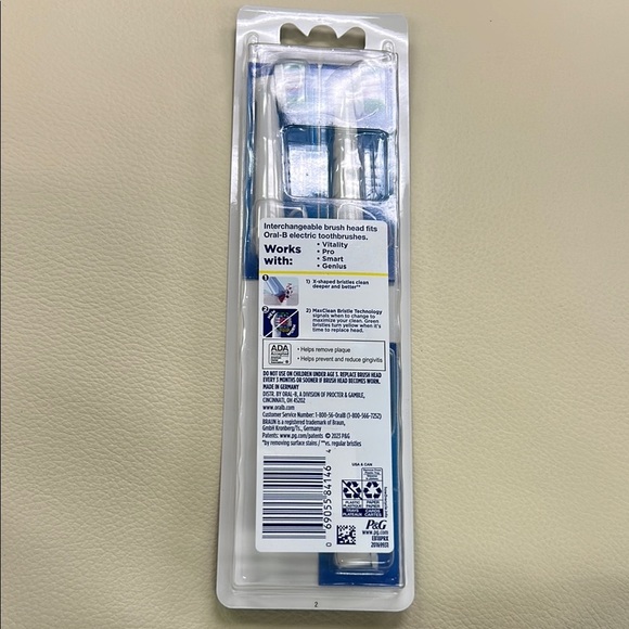 Oral-B 3D White Toothbrush Replacement Heads - Picture 2 of 2
